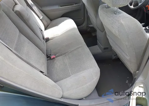 2002 Toyota Camry Le z USA, uszkodzony, nr VIN 4T1BE32K32U507279